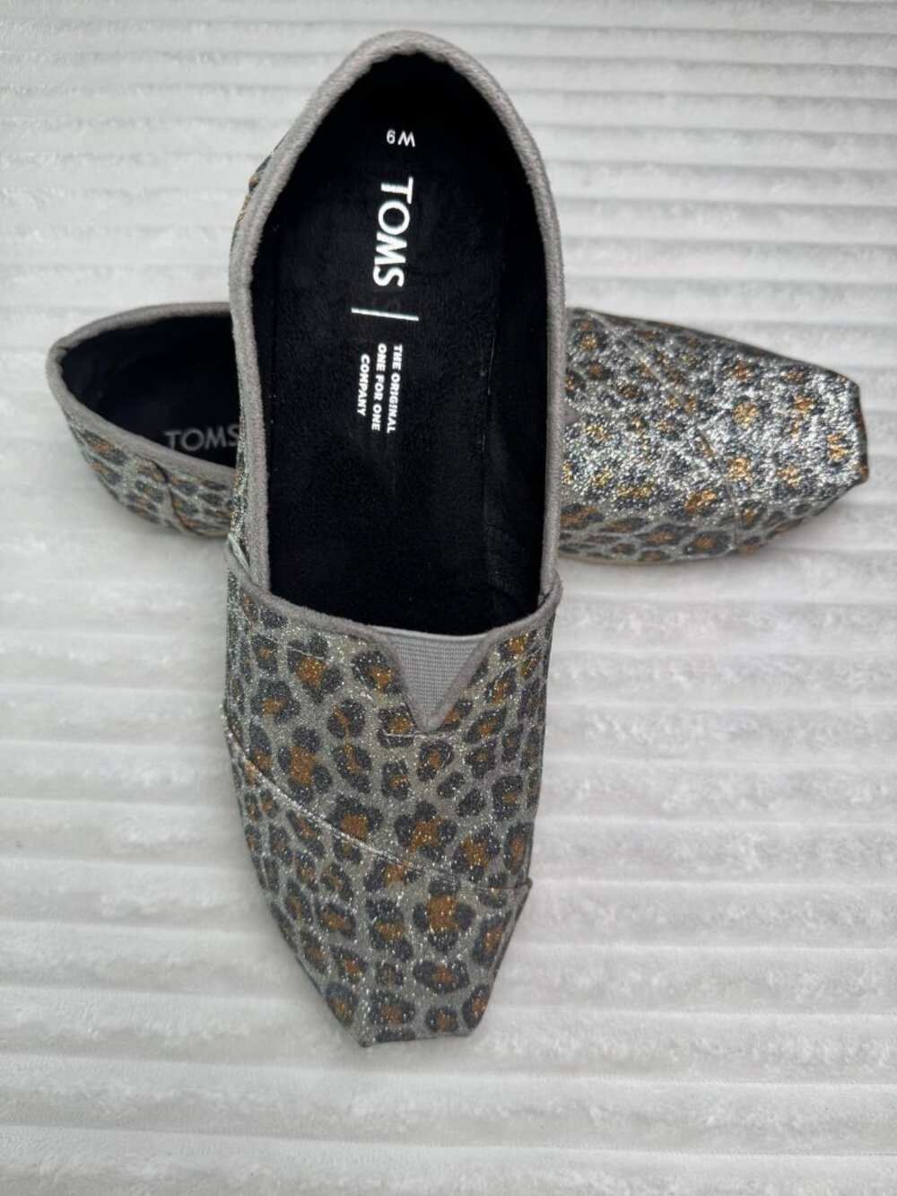 TOMS Silver Glitter Animal Print Slip On Shoes Women’s 9